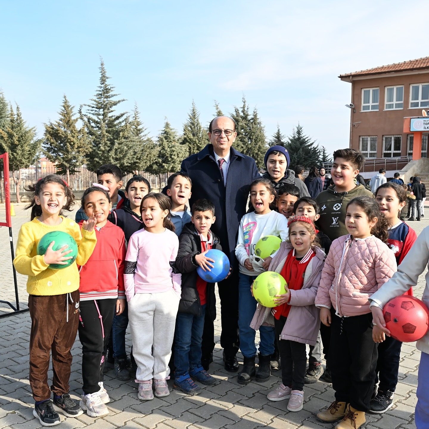 Baskan Gecit " Spor istasyonlari örnek bir projedir"