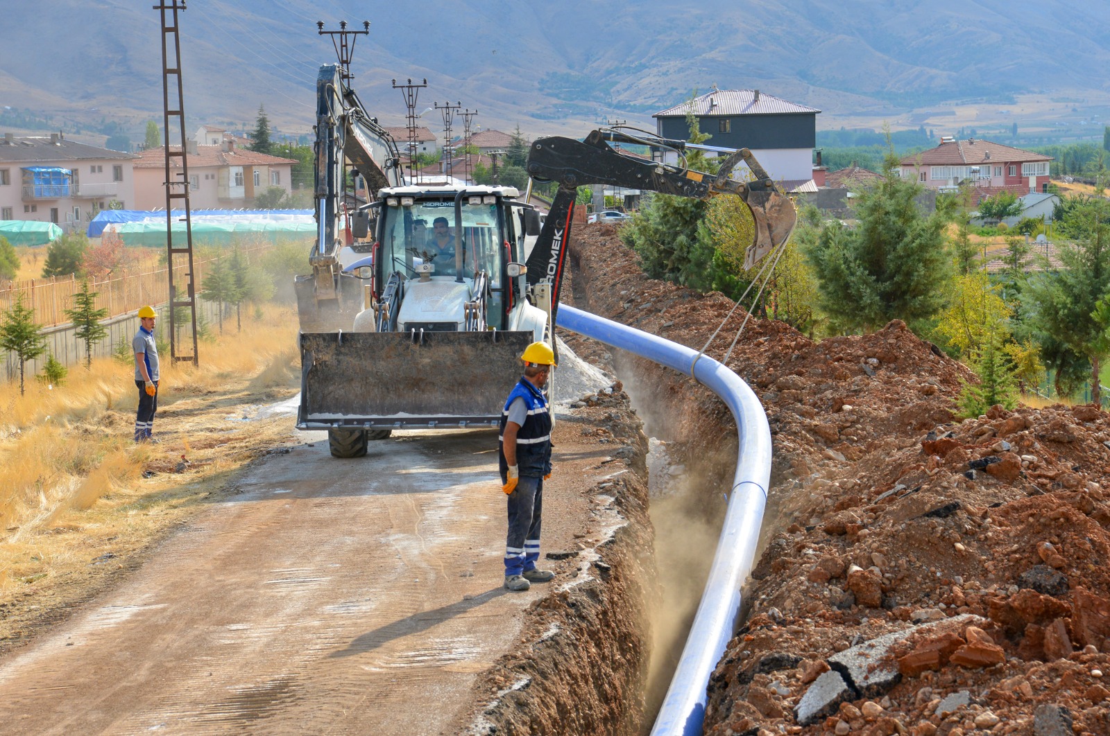 DOĞANŞEHİR SÜRGÜ MAHALLESİNDE  2500 METRE İÇME SUYU HATTI :